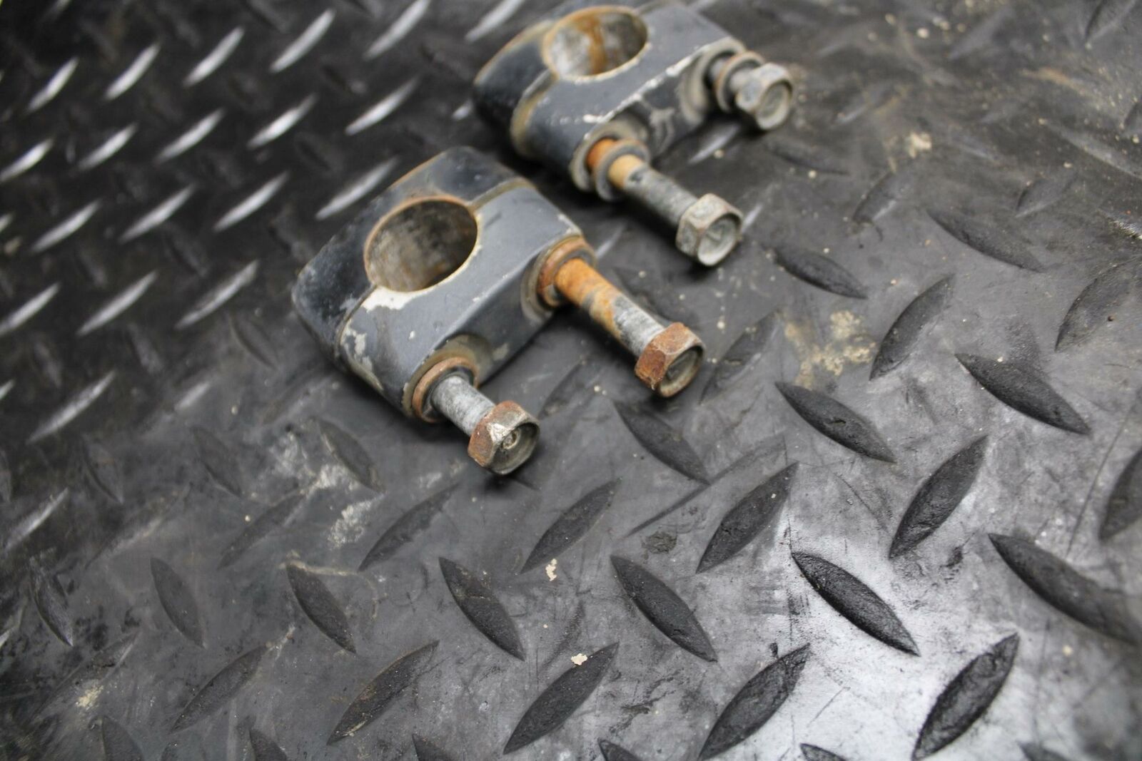 85-86 SUZUKI QUADRACER 250 HANDLEBAR RISERS CLAMPS BB210