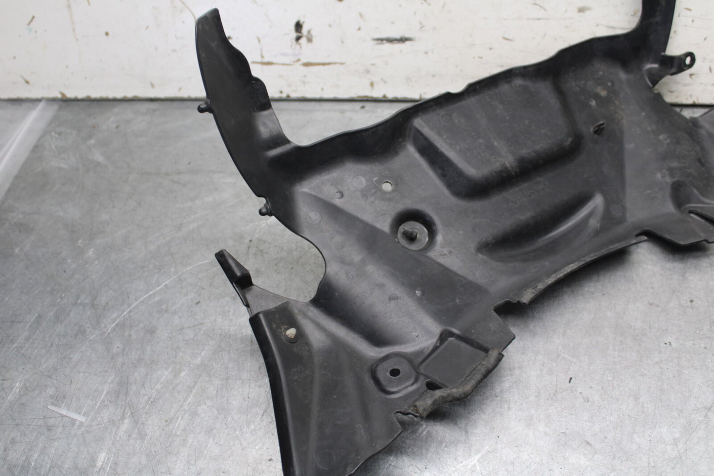 13-18 KAWASAKI NINJA ZX6R LOWER FRONT UPPER INNER HEADLIGHT COWL FAIRING  BB666