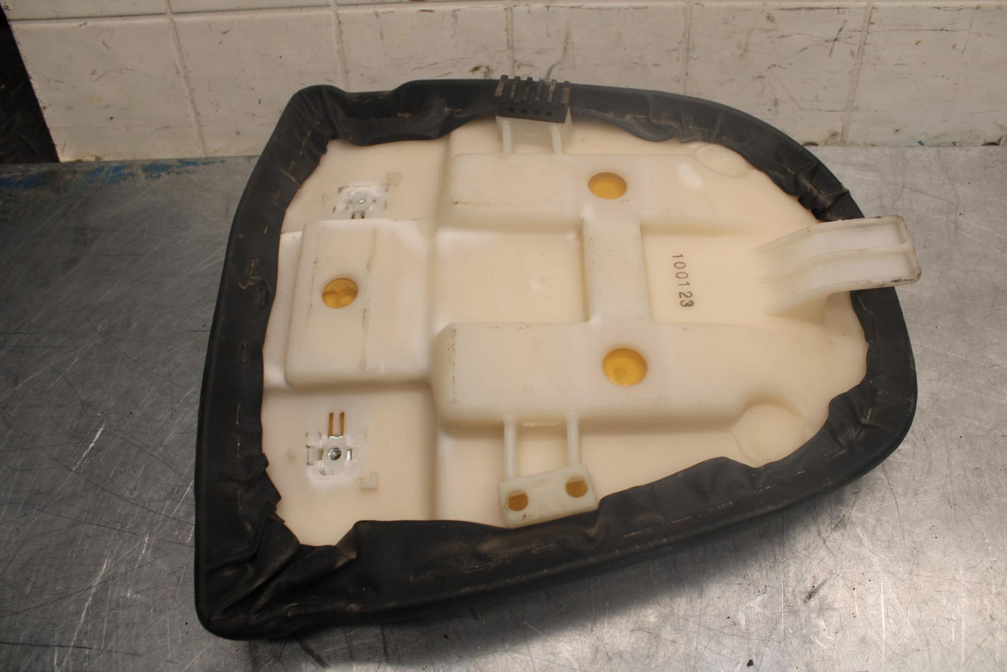 97-98 SUZUKI GSXR 600 SRAD REAR PASSENGER TANDEM SEAT PAD SADDLE PILLION BB455