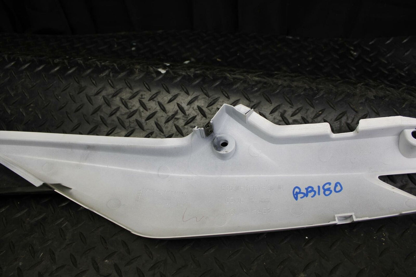 08 HONDA CBR125R RIGHT FRAME SIDE COVER COWL PANEL TRIM bb180