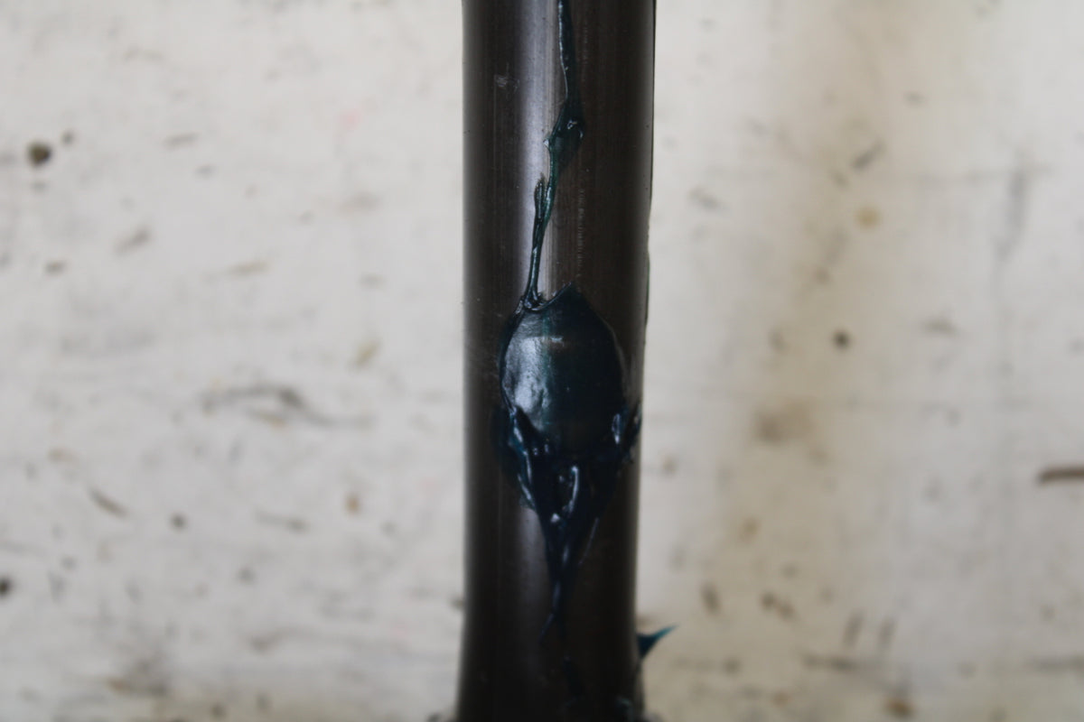01-06 TRIUMPH TIGER 955I FRONT FORKS CLAMP LOWER TRIPLE TREE STEM BB693