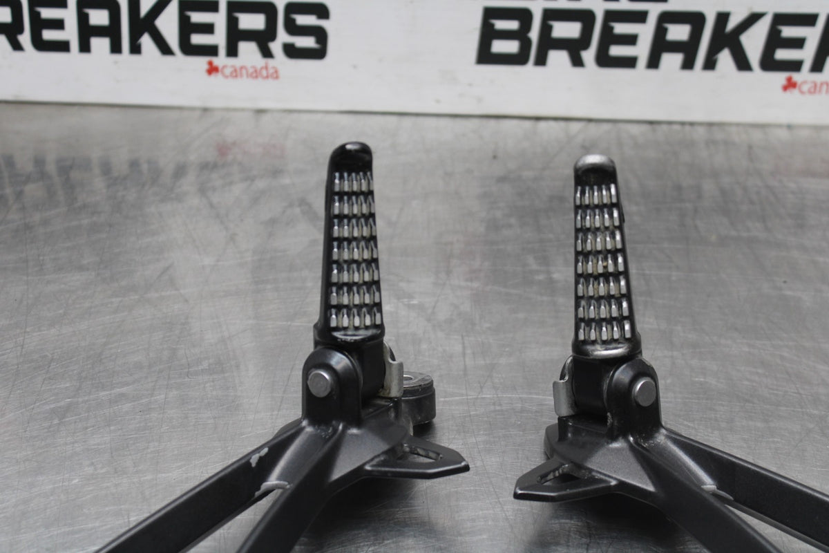 08 KAWASAKI NINJA ZX10R REAR BACK PASSENGER PEG SET PAIR BB902