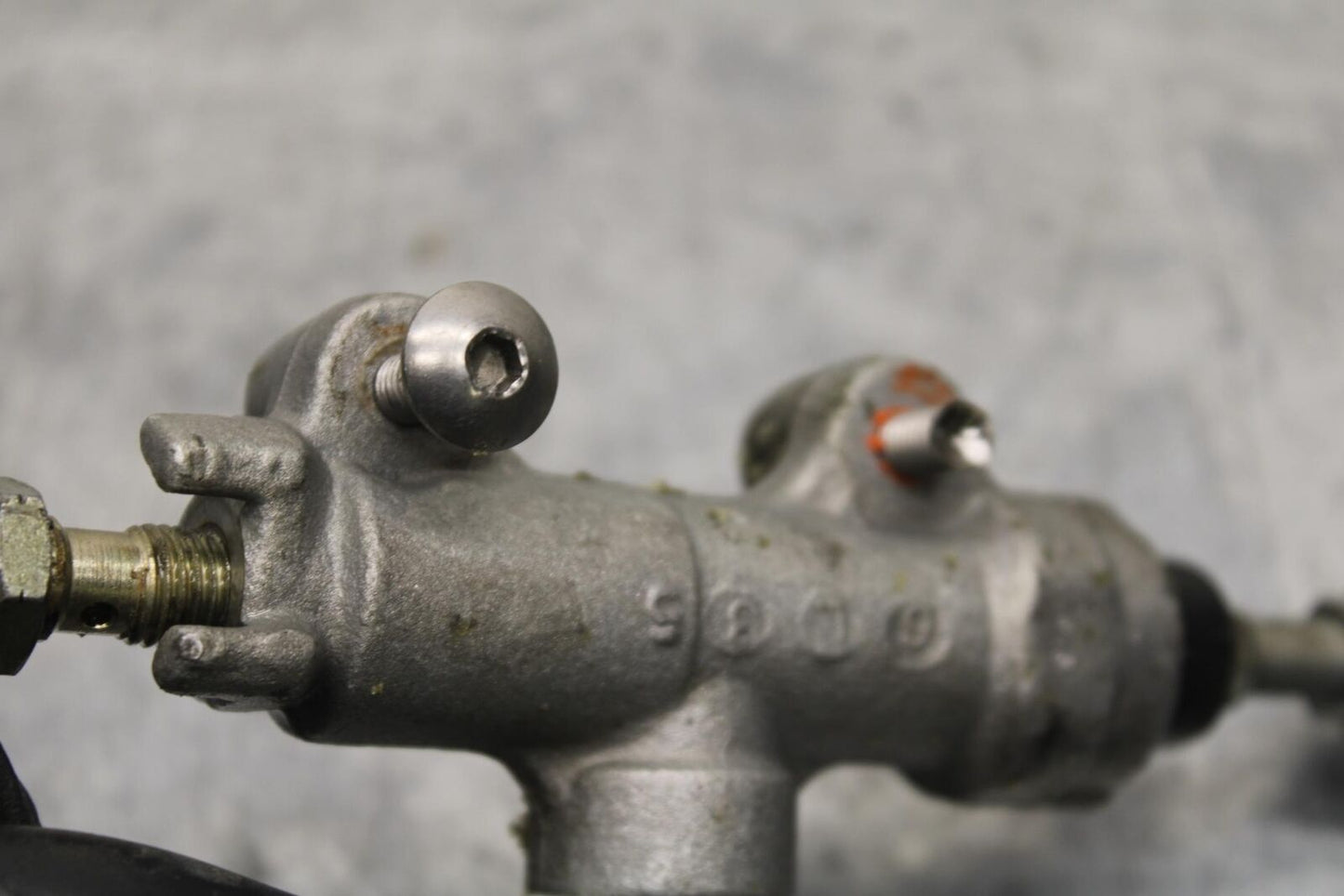 06-07 SUZUKI GSXR 600 REAR BACK BRAKE MASTER CYLINDER W RESERVOIR BB104