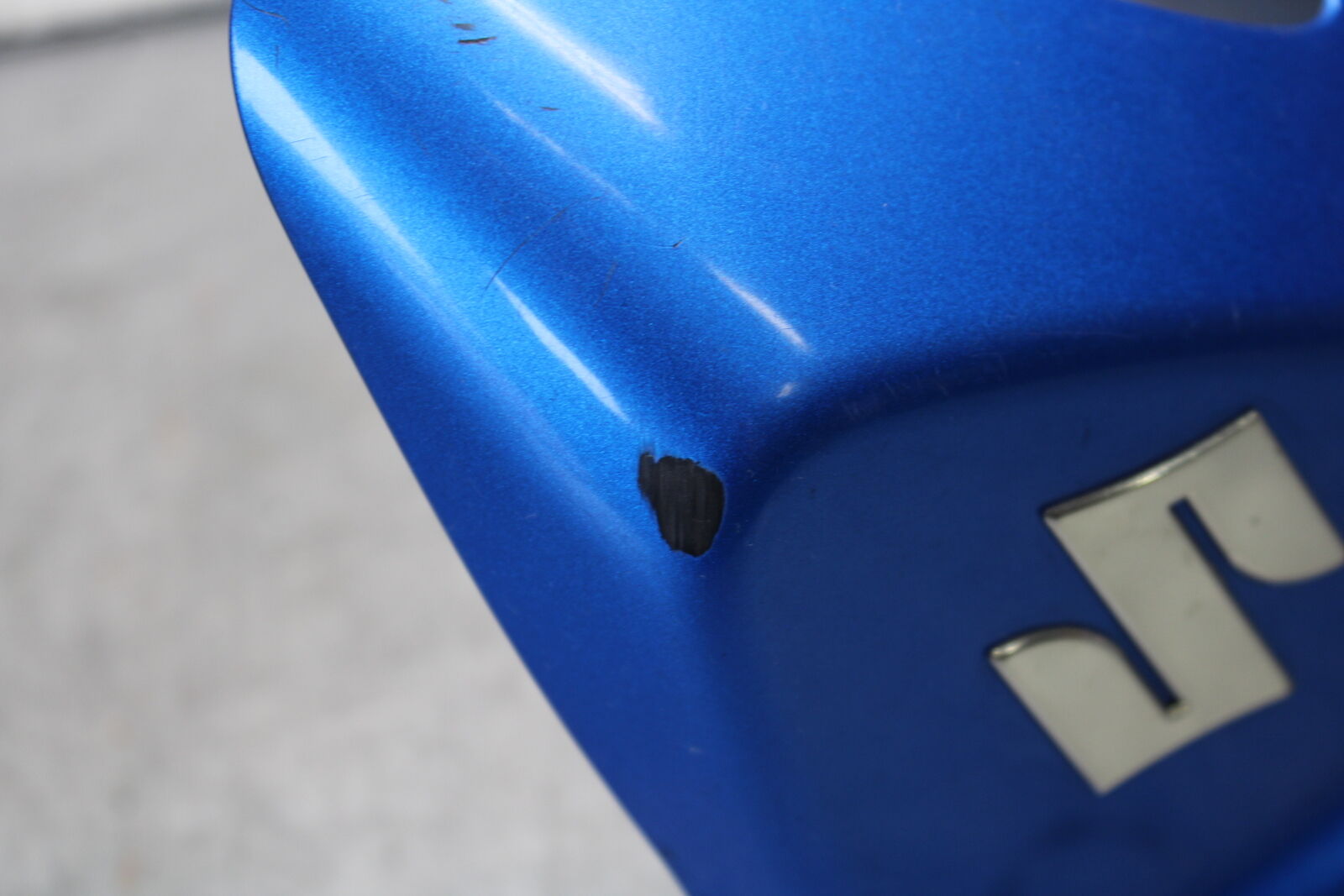 08-09 SUZUKI GSXR600 FRONT GAS TANK FUEL CELL FAIRING COWL COVER TRIM BB204