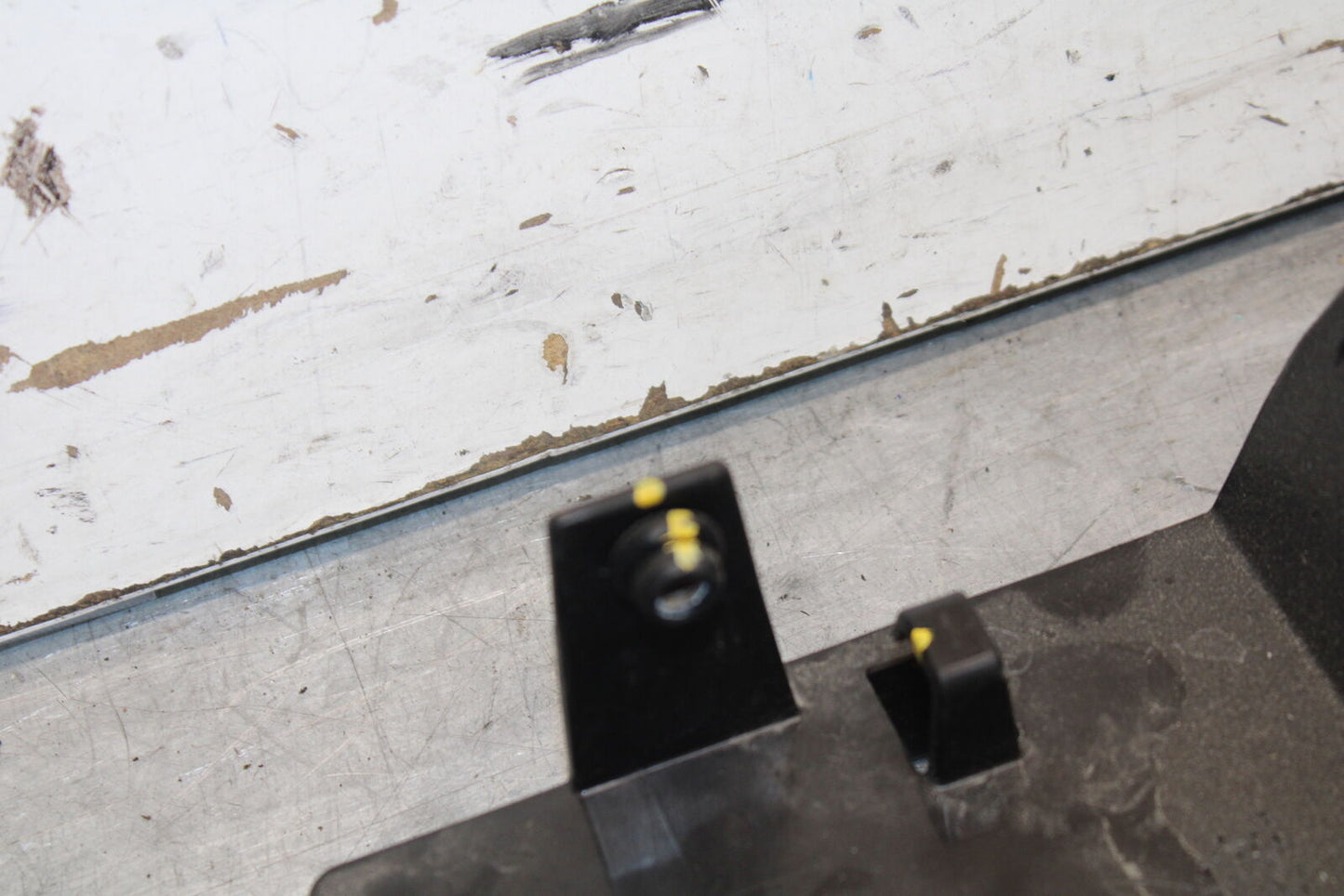 18-23 KAWASAKI NINJA 400 REAR BACK TAIL UNDERTAIL BATTERY TRAY PLASTIC BB660