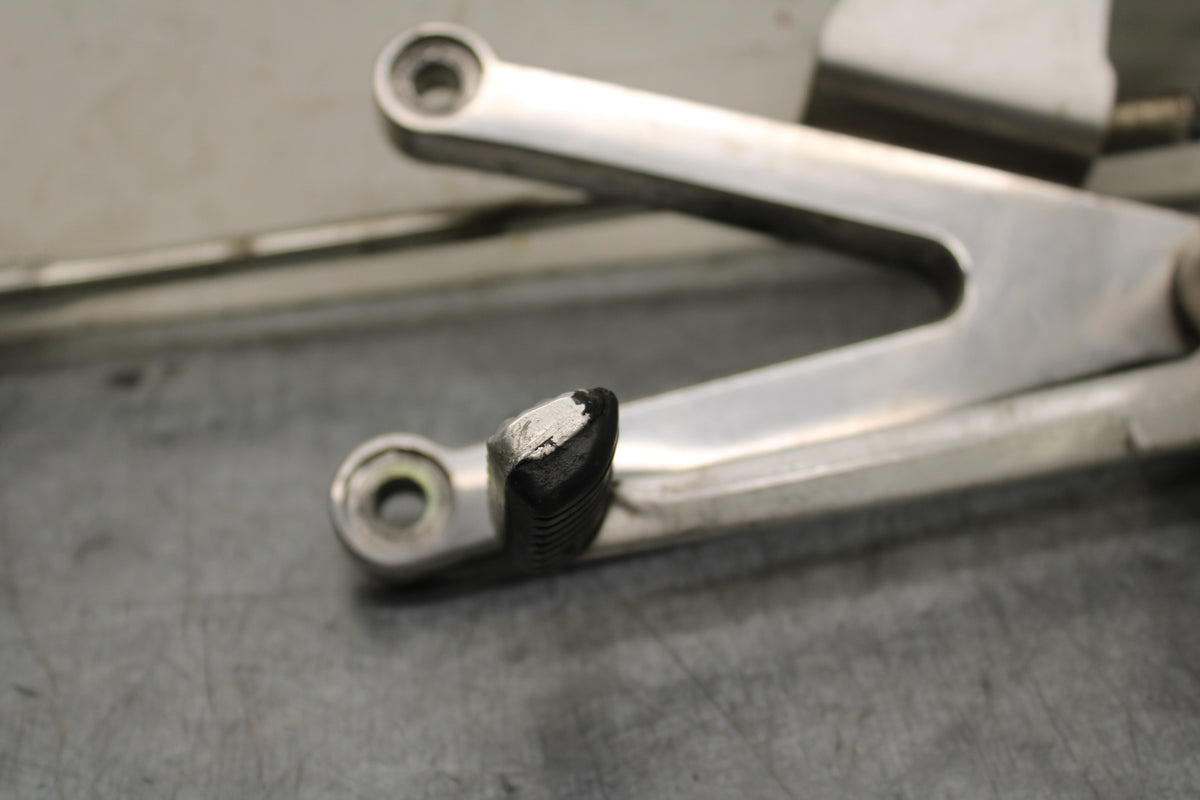 00-01 YAMAHA YZF R1 LEFT REARSET REAR SET DRIVER FOOT PEG REST STOP BB755
