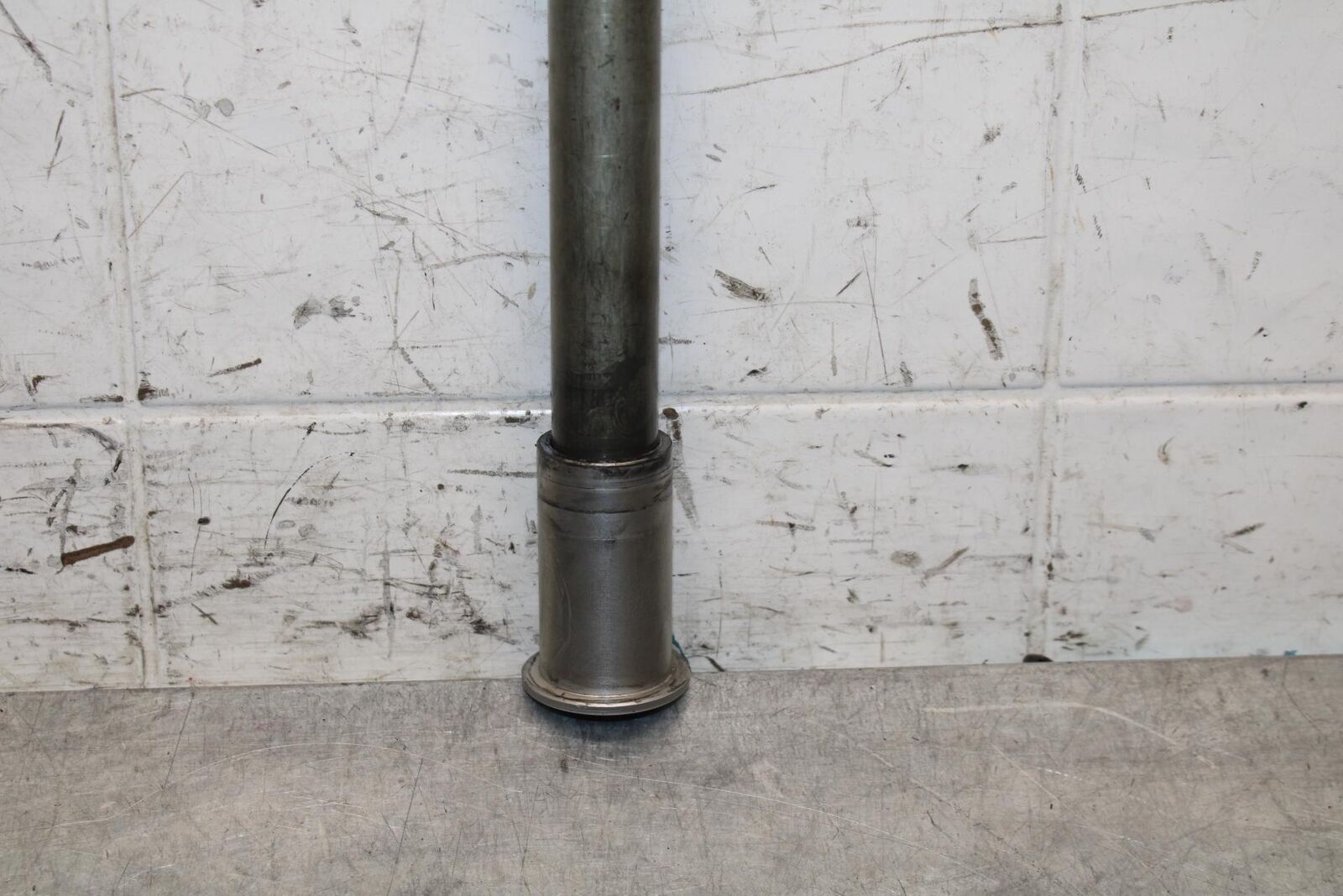 2001 Suzuki GSXR750 FRONT WHEEL RIM AXLE BOLT 54711-35F00 54711-35F10  BB553