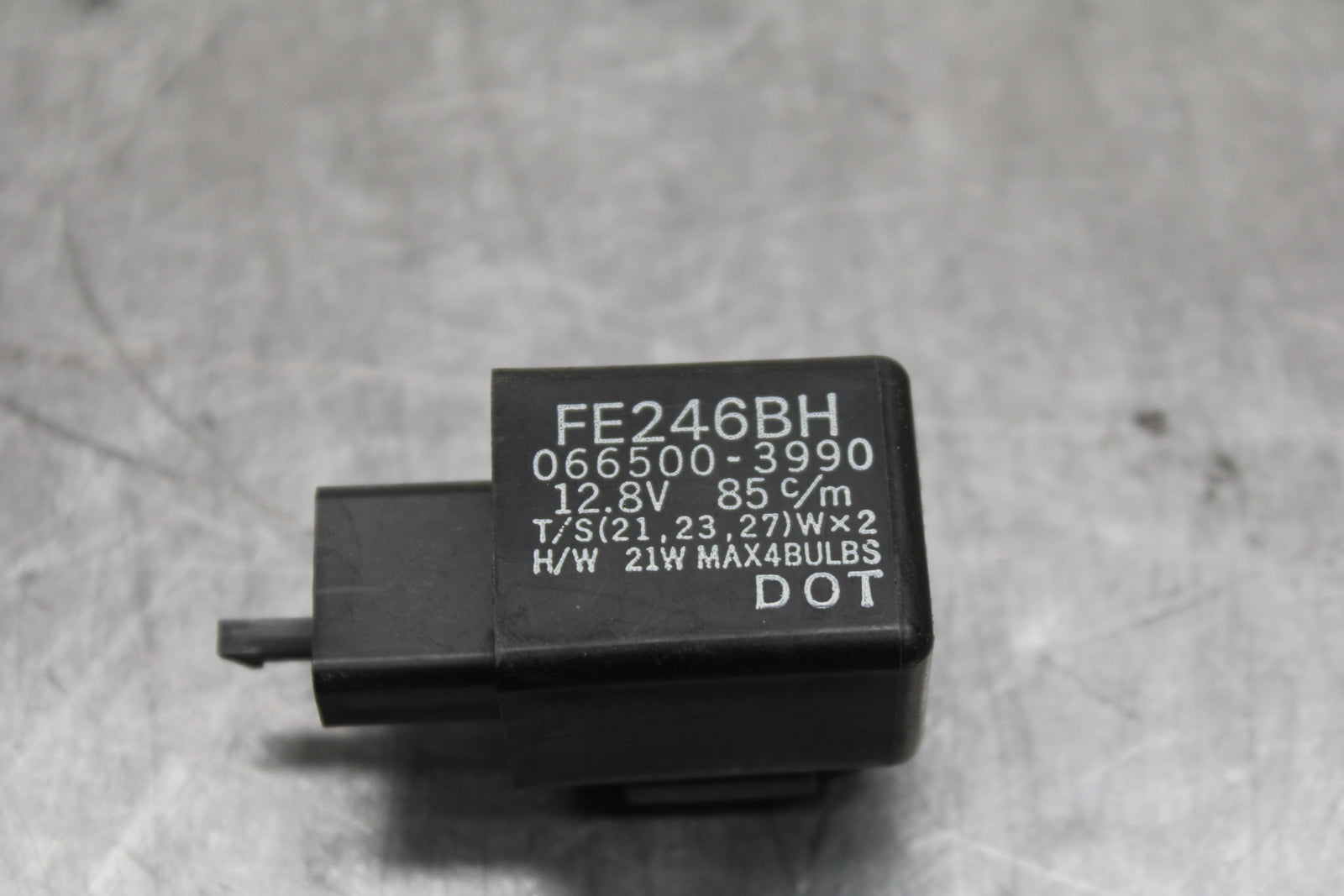 03-05 YAMAHA YZF R6  TURN SIGNAL BLINKER RELAY FLASHER SWITCH BB132