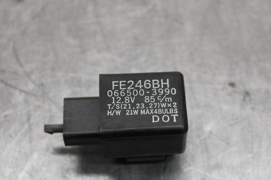 03-05 YAMAHA YZF R6  TURN SIGNAL BLINKER RELAY FLASHER SWITCH BB132