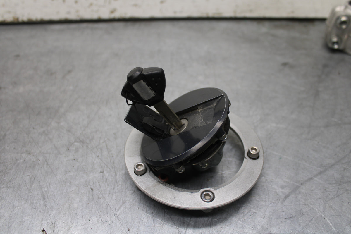 08-09 SUZUKI GSXR600 IGNITION LOCK KEY SET W/ GAS CAP AND SEAT LOCK BB728