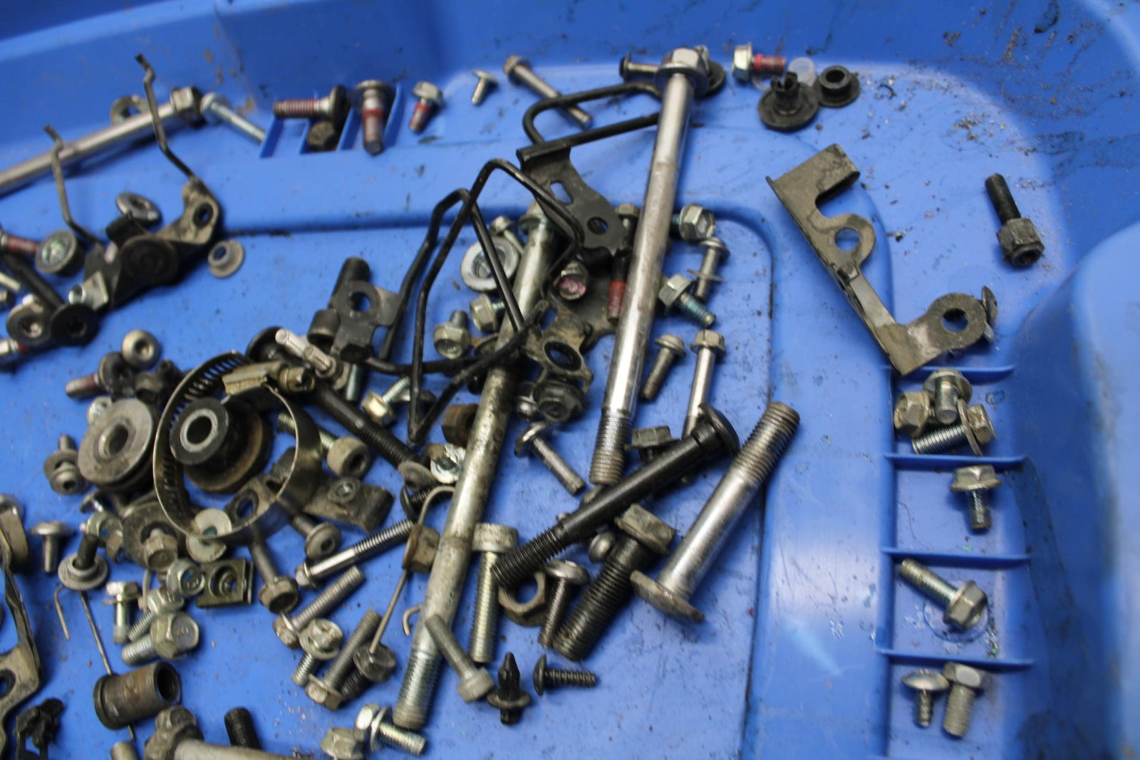 17 KAWASAKI VERSYS_X 300 LEFTOVER MOUNTING BOLTS HARDWARE MOTOR SCREWS BB504