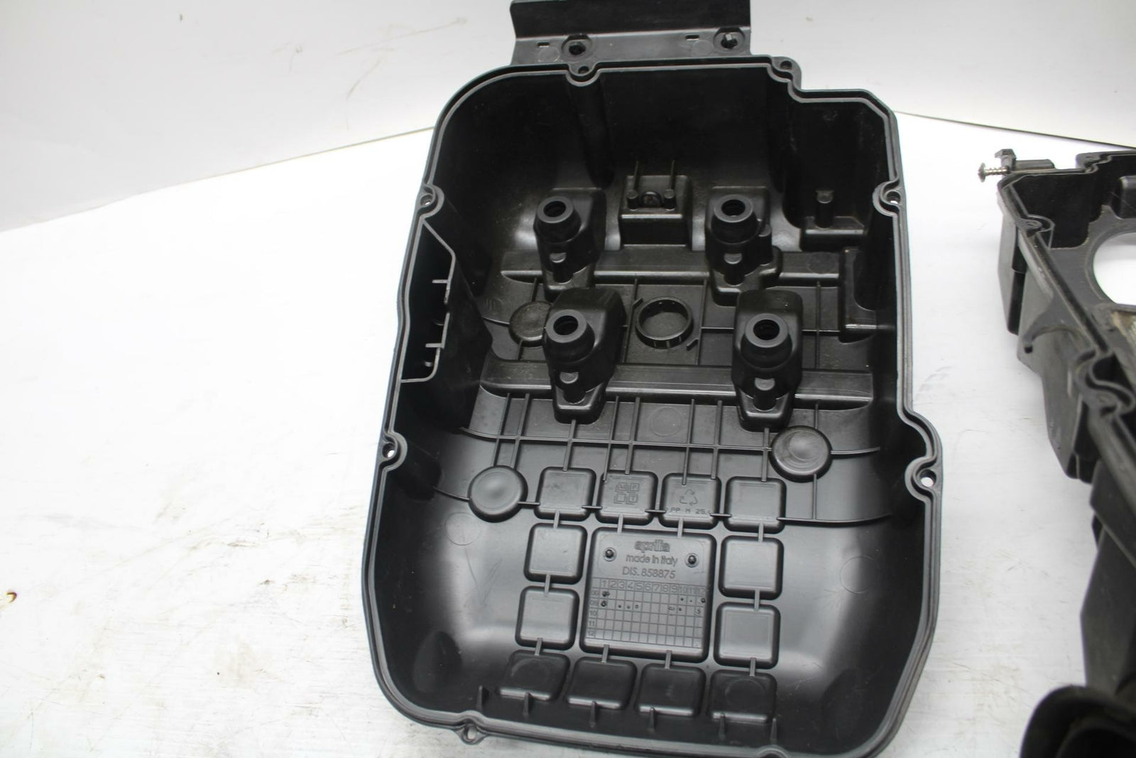 10-11 APRILIA RSV4 AIRBOX AIR INTAKE FILTER BOX  BB268