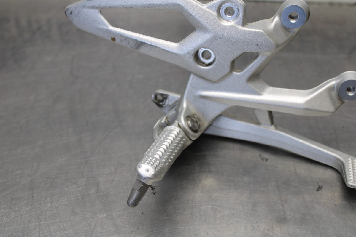 17-20 BMW S1000R RIGHT REARSET REAR SET DRIVER FOOT PEG REST STOP BB909