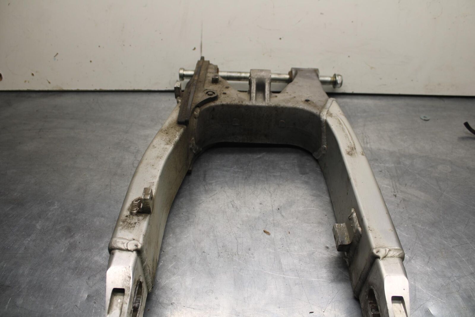 2004 Honda CBR600F4i REAR SWINGARM BACK SUSPENSION SWING ARM BB606