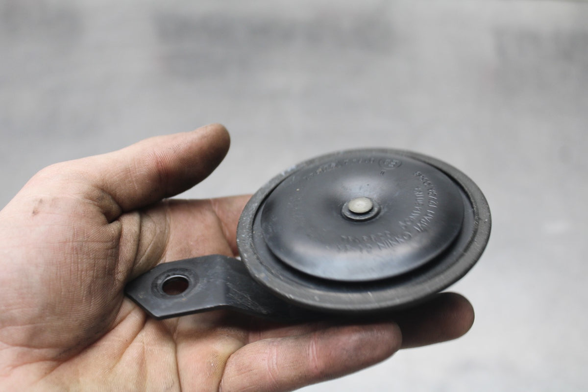 99-09 YAMAHA V STAR 1100 HORN SIGNAL BB853