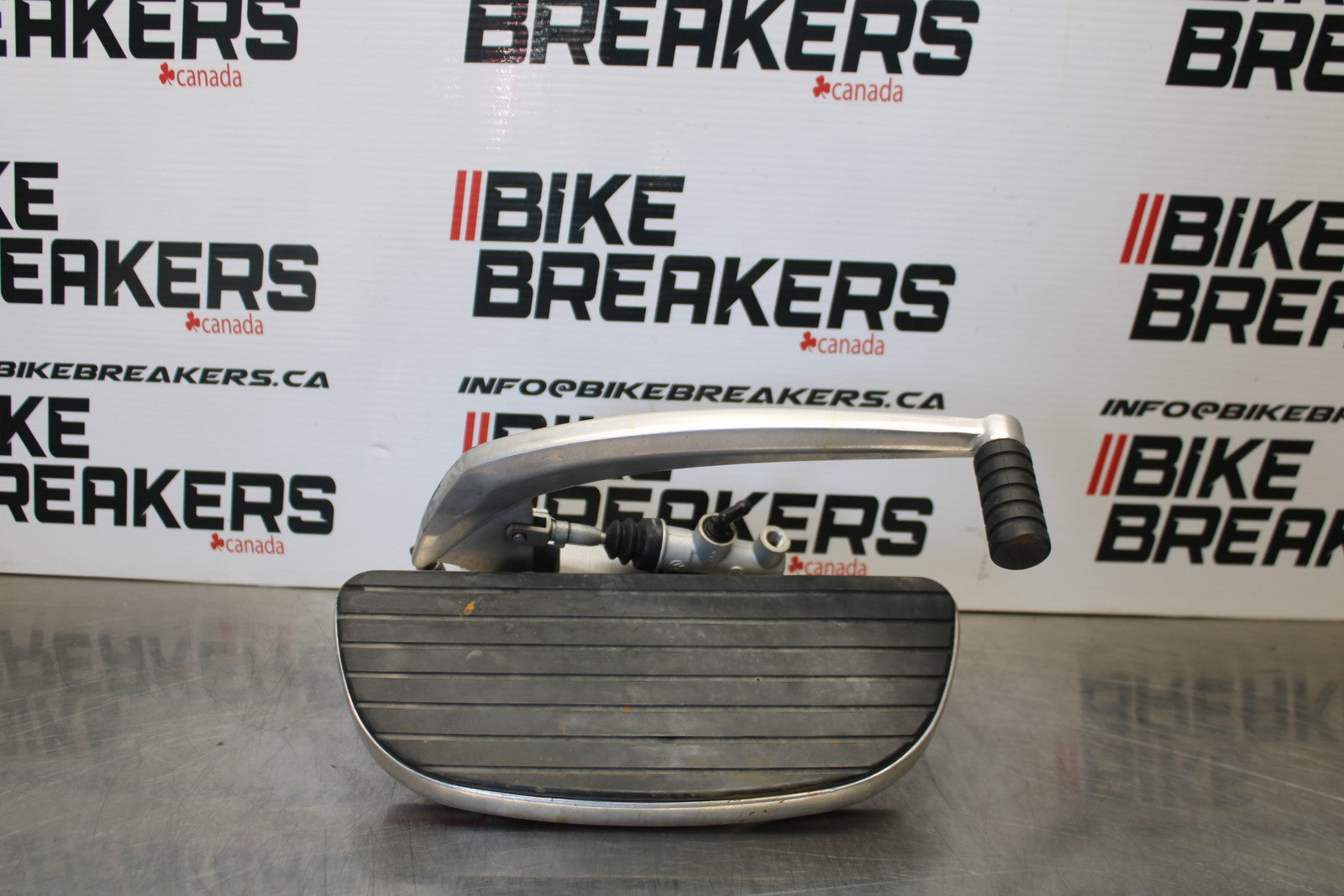 05-06 VICTORY KINGPIN DELUXE RIGHT FRONT FOOT REST PEG STEP BB195