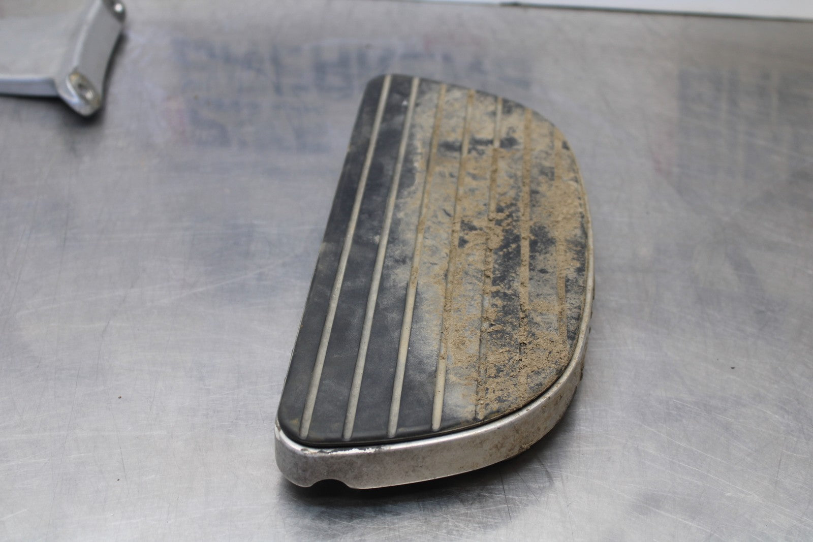05-06 VICTORY KINGPIN DELUXE LEFT FRONT FOOT REST PEG STEP BB195