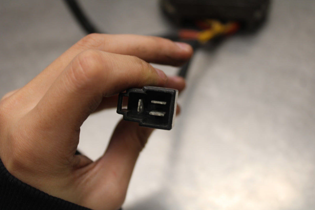05-08 TRIUMPH SPEED TRIPLE 1050 RECTIFIER VOLTAGE REGULATOR BB933
