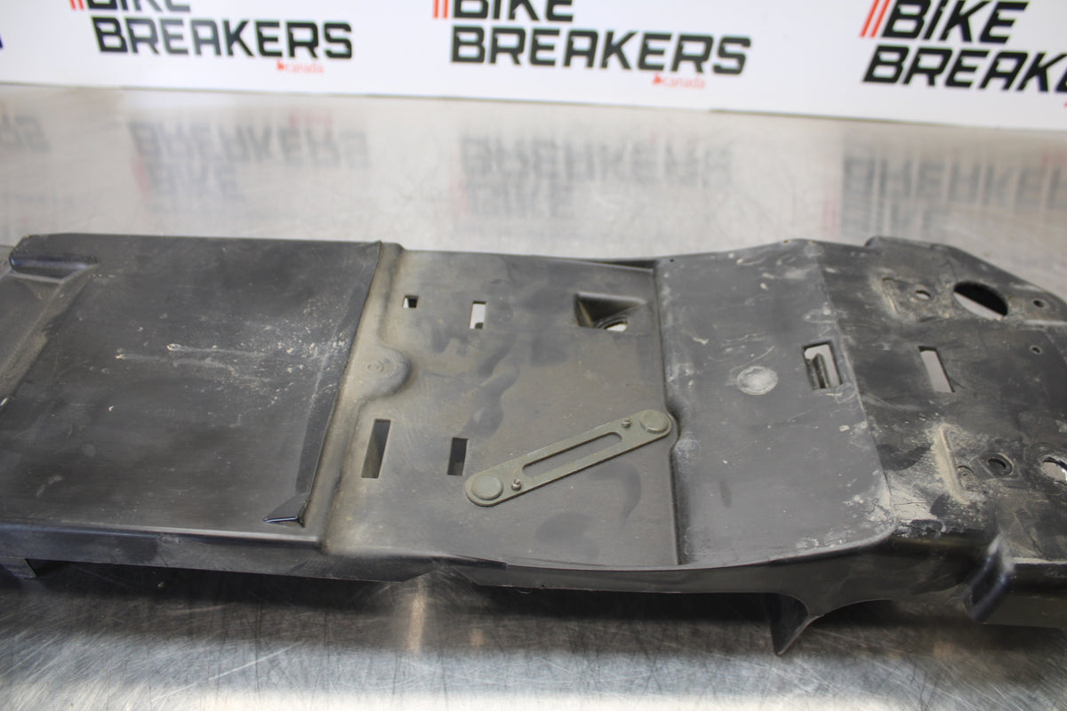 04-05 KAWASAKI NINJA ZX10R REAR BACK TAIL UNDERTAIL BATTERY TRAY PLASTIC BB163
