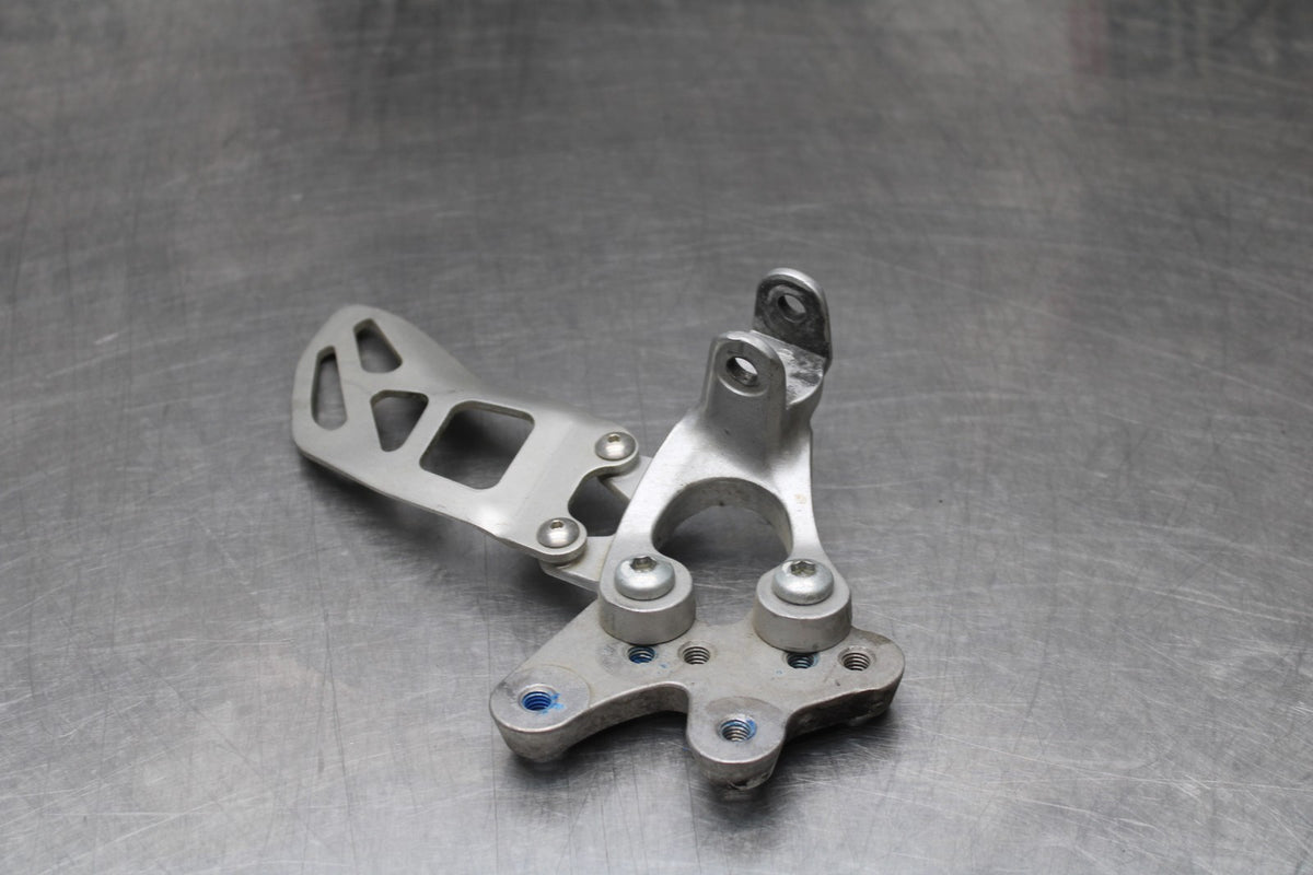 07 SUZUKI GSXR1000 LEFT REARSET REAR SET DRIVER FOOT PEG BRACKET MOUNT BB770