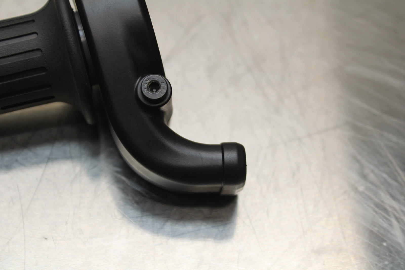 23-24 KAWASAKI NINJA ZX14R NEW!! THROTTLE CABLE LINE HOUSING GUIDE BB141