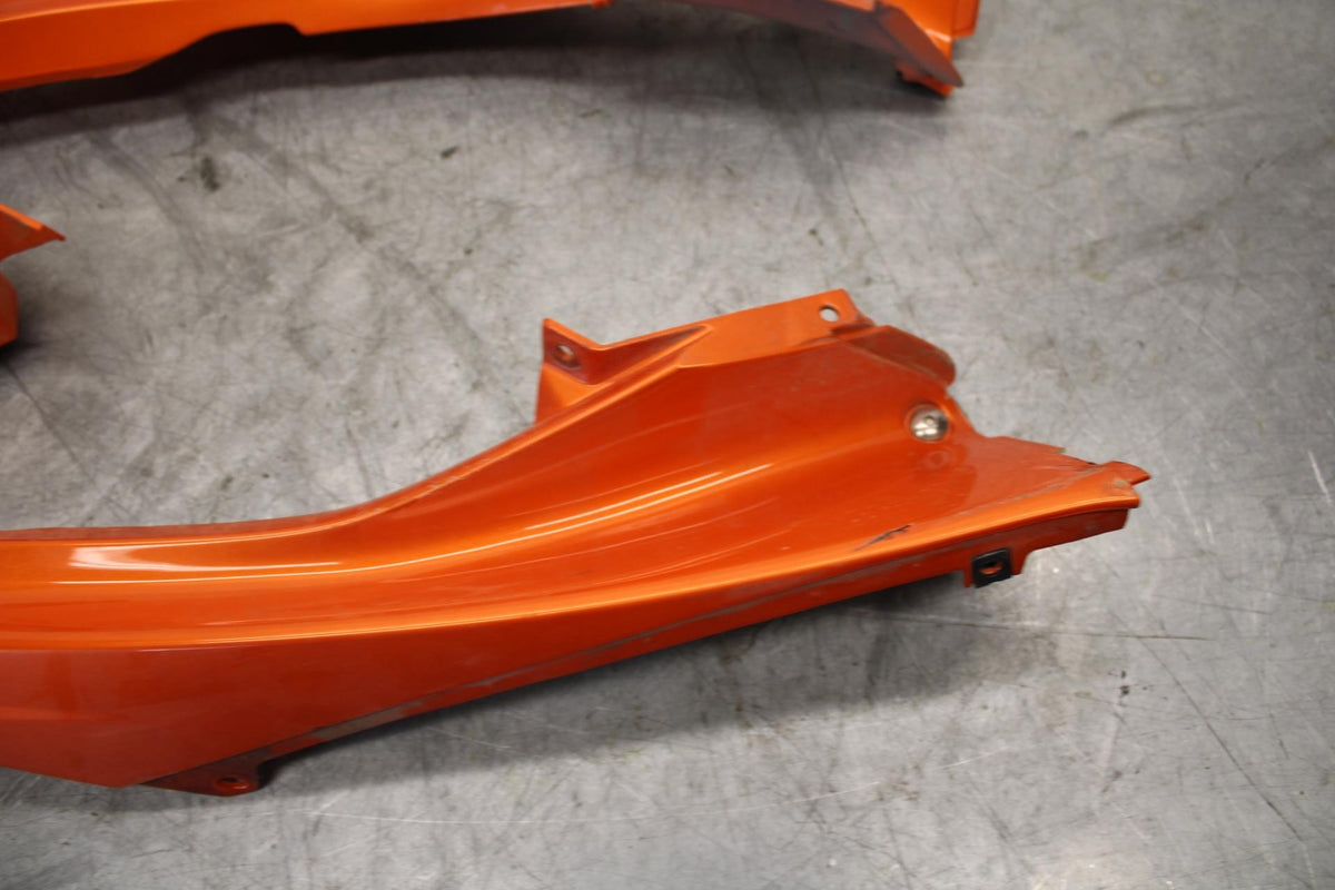 2009 Yamaha YZF R6  FRONT UPPER MID SIDE FAIRING COWL PLASTIC PAIR BB532