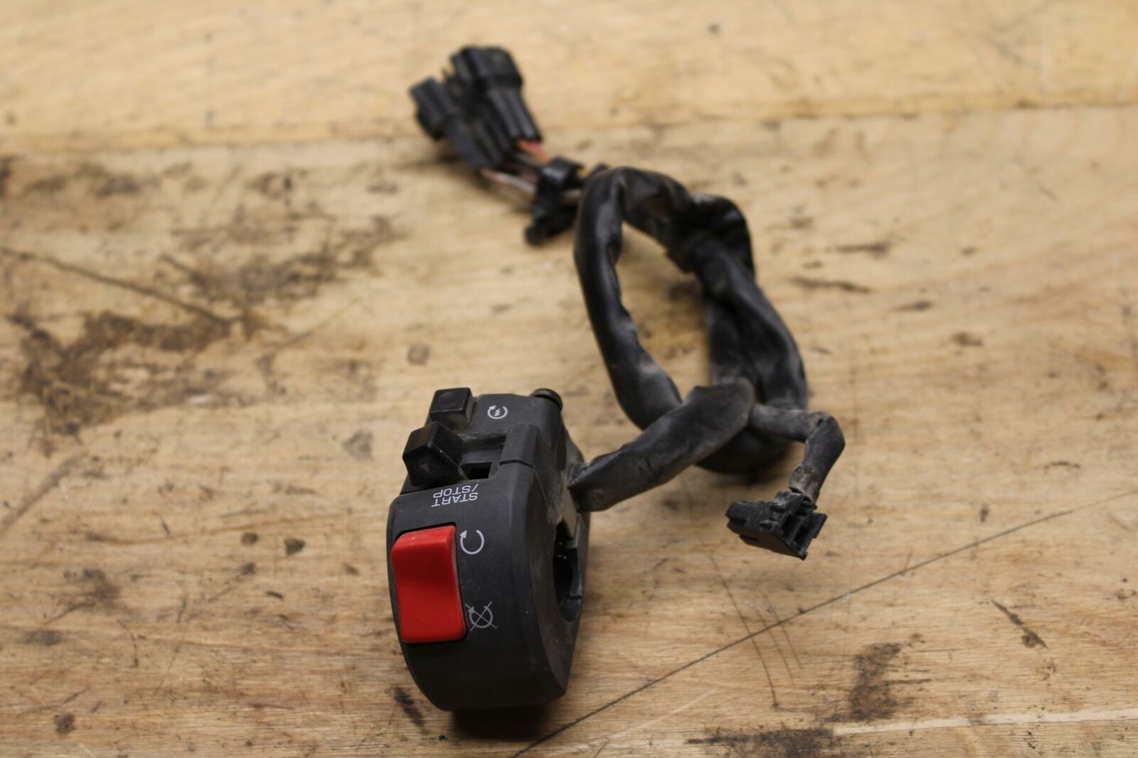 04-05 KAWASAKI NINJA ZX10R RIGHT CLIP ON HANDLE KILL OFF START SWITCH BB322