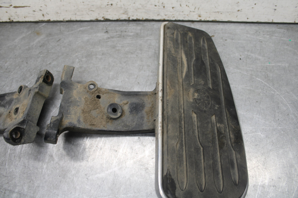 05-06 YAMAHA ROYAL STAR FRONT FOOT RESTS PEGS STEPS SET PAIR BB697