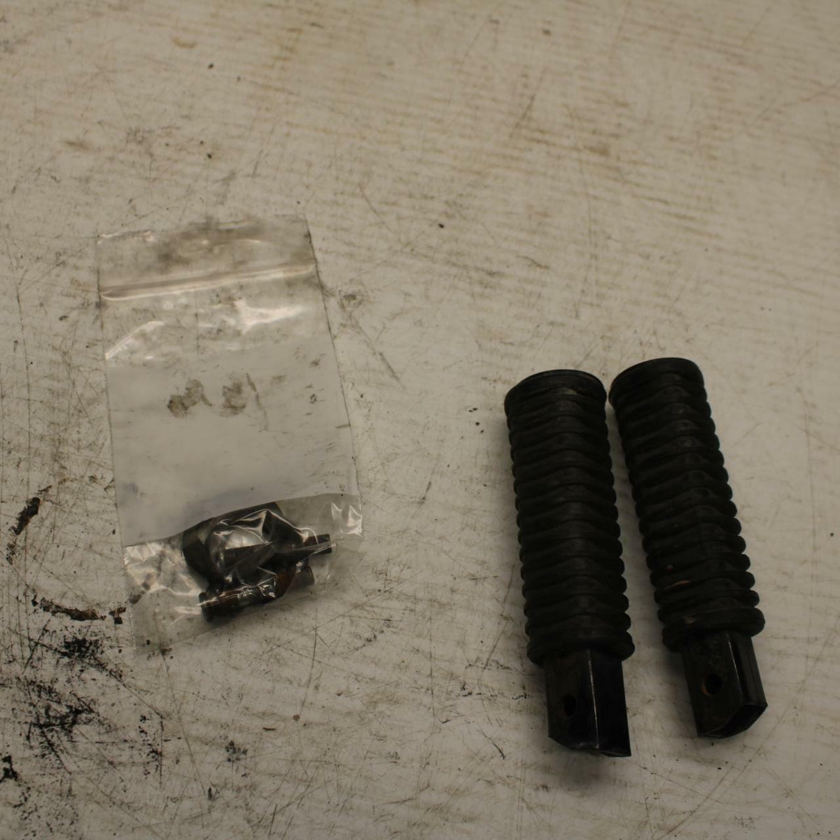 04-06 HONDA SHADOW 750 VT750C REAR PASSENGER FOOT STEP PEG BB360
