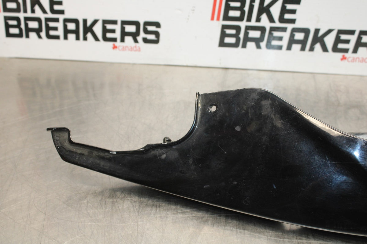 06-07 SUZUKI GSXR 600 LEFT REAR BACK TAIL FAIRING COWL SHROUD BB178