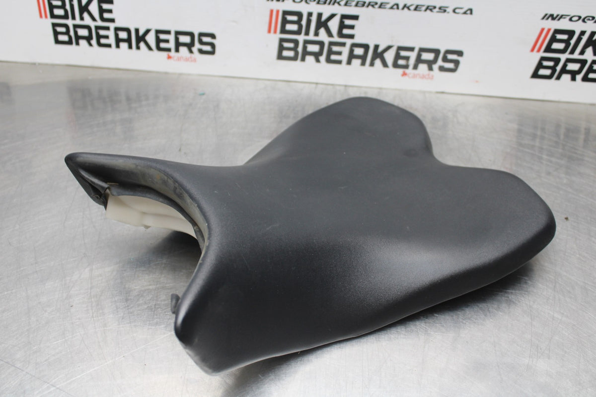 13 YAMAHA YZF R1 FRONT DRIVERS SEAT PAD SADDLE PILLION BB781