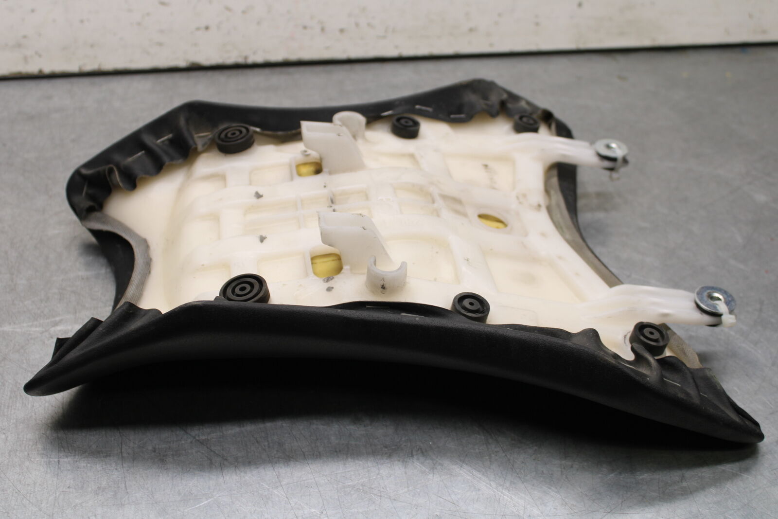 16 KAWASAKI NINJA ZX10R FRONT DRIVERS SEAT PAD SADDLE PILLION 53066-0521-MA  BB6