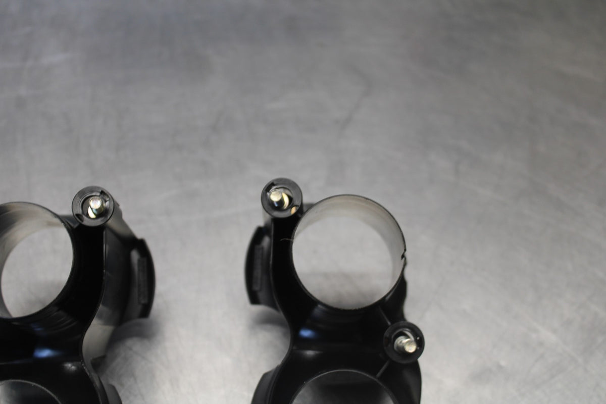 18 SUZUKI GSXR750 AIRBOX INTAKE VELOCITY STACKS BB891