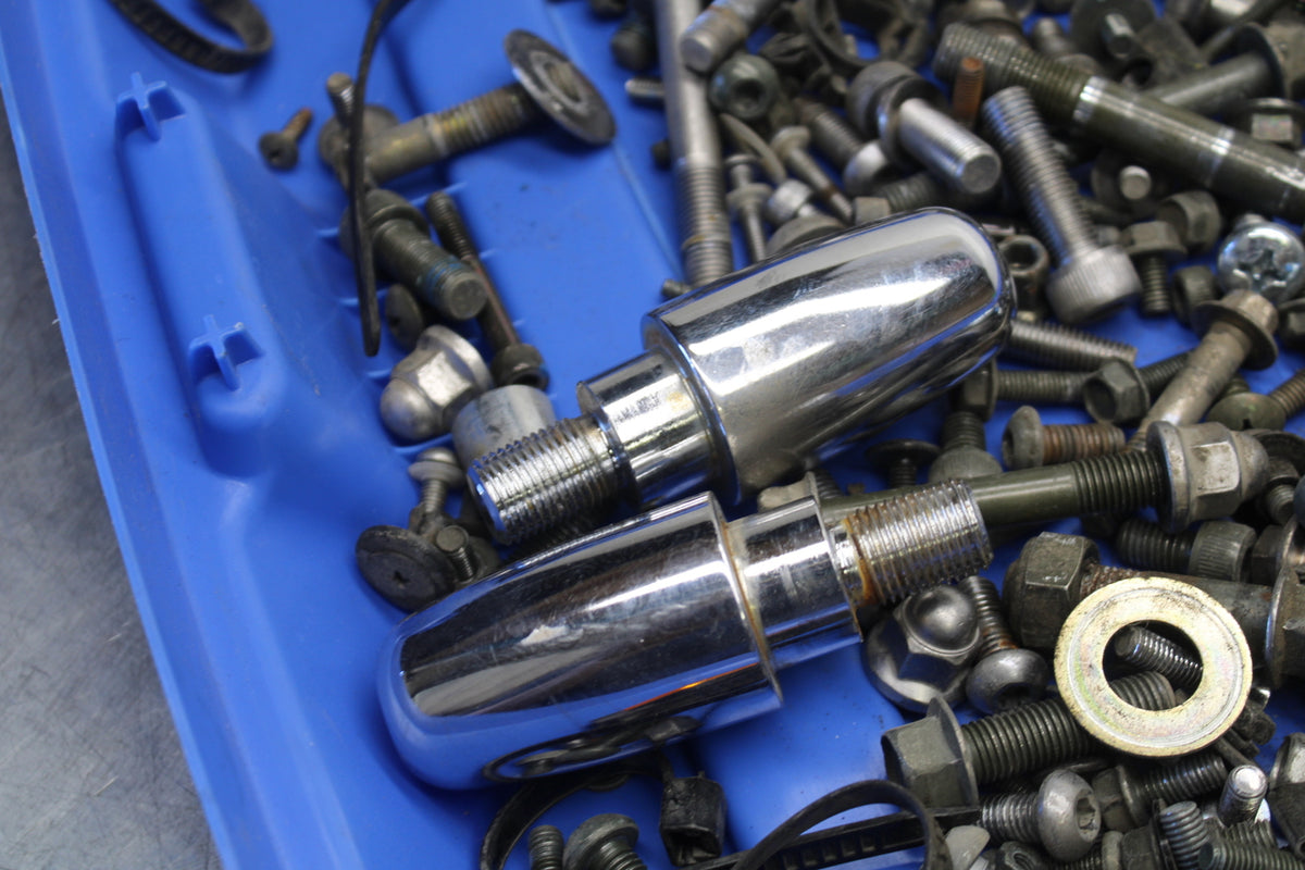 05-06 YAMAHA ROYAL STAR MOUNTING BOLTS HARDWARE MOTOR SCREWS BB697