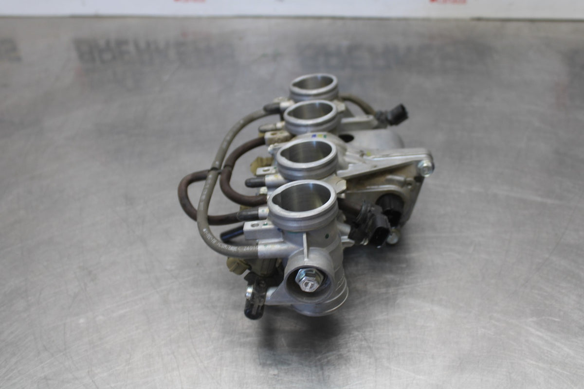 23-26 KAWASAKI NINJA ZX4RR MAIN FUEL INJECTORS / THROTTLE BODIES BB898