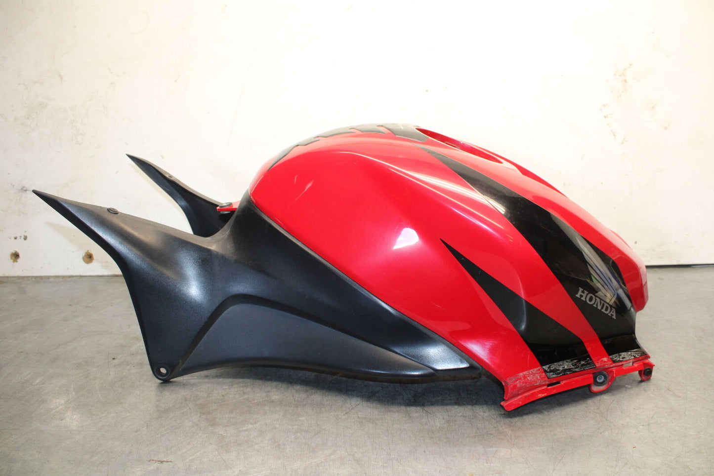 07-12 HONDA CBR600RR GAS TANK FUEL CELL COVER FAIRING COWL BB672
