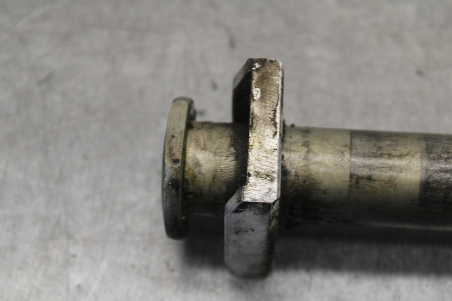 16 KAWASAKI NINJA ZX10R REAR AXLE BACK WHEEL RIM BOLT AXEL 41068-0613 BB650