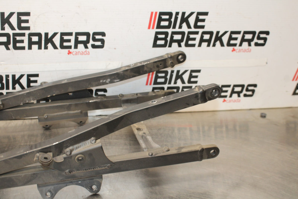 04-05 KAWASAKI NINJA ZX10R REAR SUBFRAME BACK SUB FRAME BB931