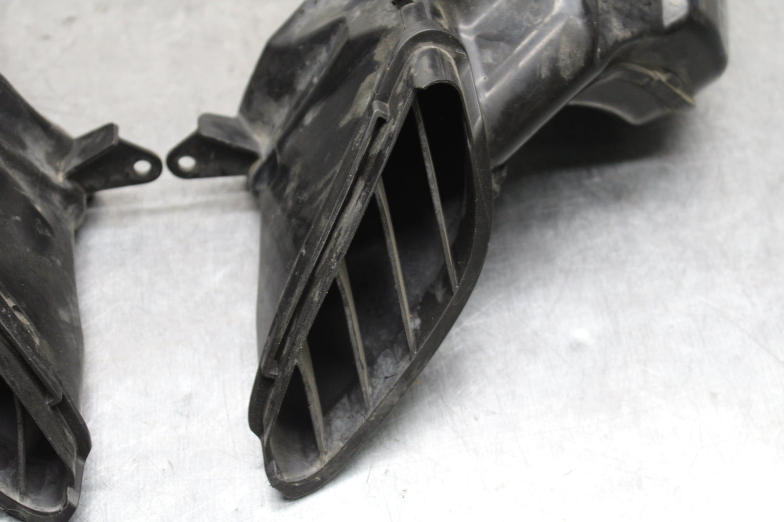 08-10 SUZUKI GSXR 600 RIGHT LEFT AIR INTAKE DUCTS BB132