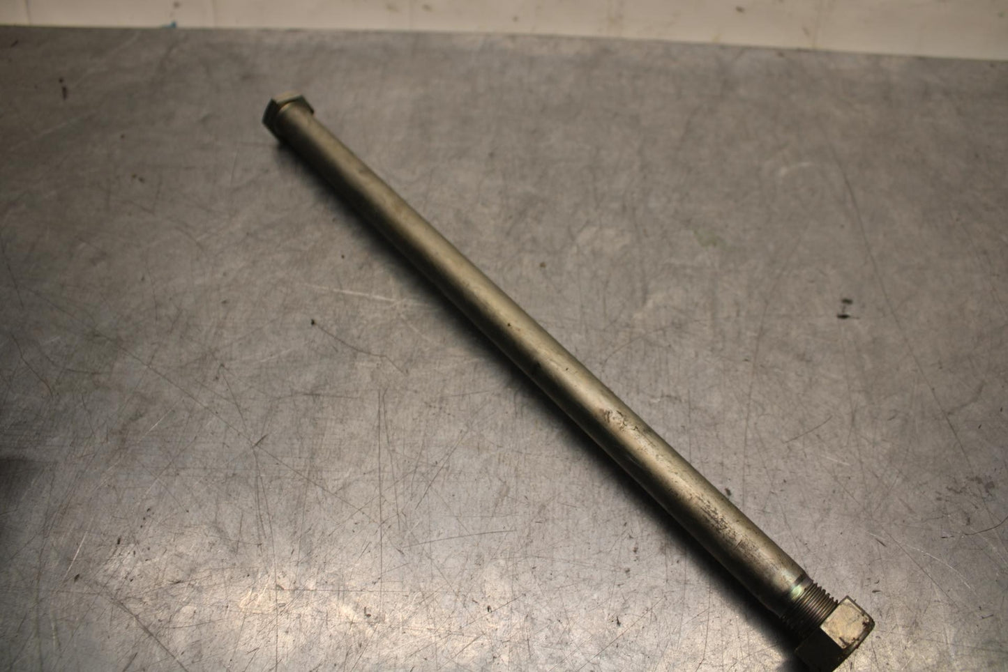 22-23 YAMAHA YZF R7 REAR BACK SWINGARM BOLT SUSPENSION PIVOT AXLE BB583