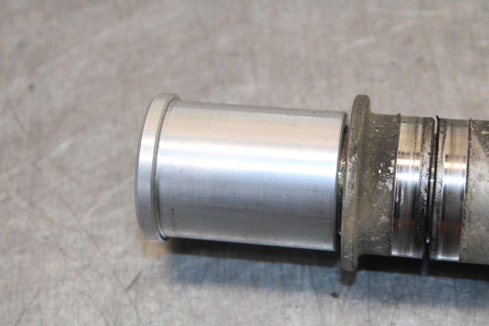 16 KAWASAKI NINJA ZX10R FRONT WHEEL RIM AXLE PIVOT BOLT 41068-0594 BB650