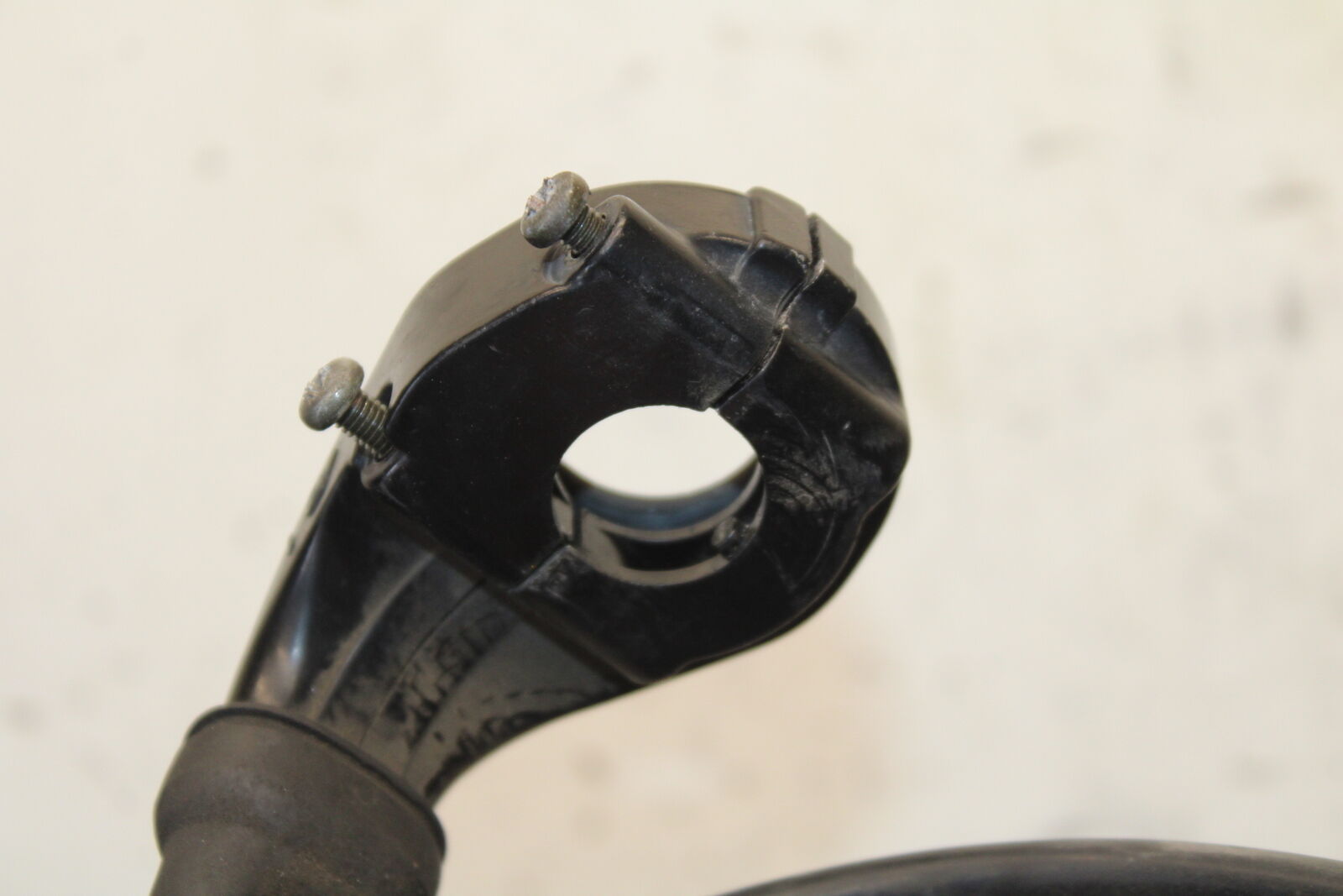 03-04 KAWASAKI NINJA ZX6RR THROTTLE CABLE LINE HOUSING GUIDE BB684