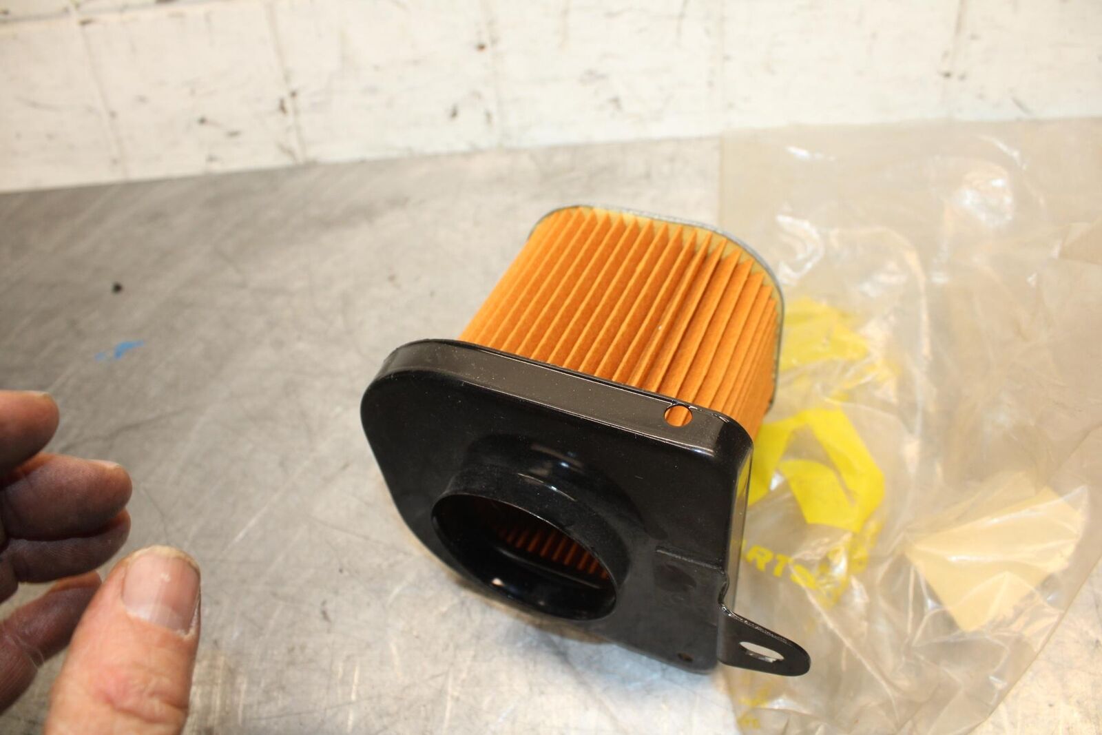 1971 Suzuki TC120 AIR CLEANER FILTER BOX 13780-20211 BB36