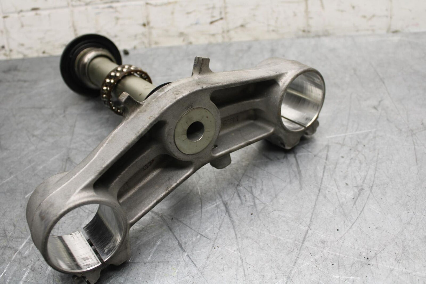 2009 Kawasaki Ninja ZX6R ZX600R FRONT FORKS CLAMP LOWER TRIPLE TREE STEM BB548