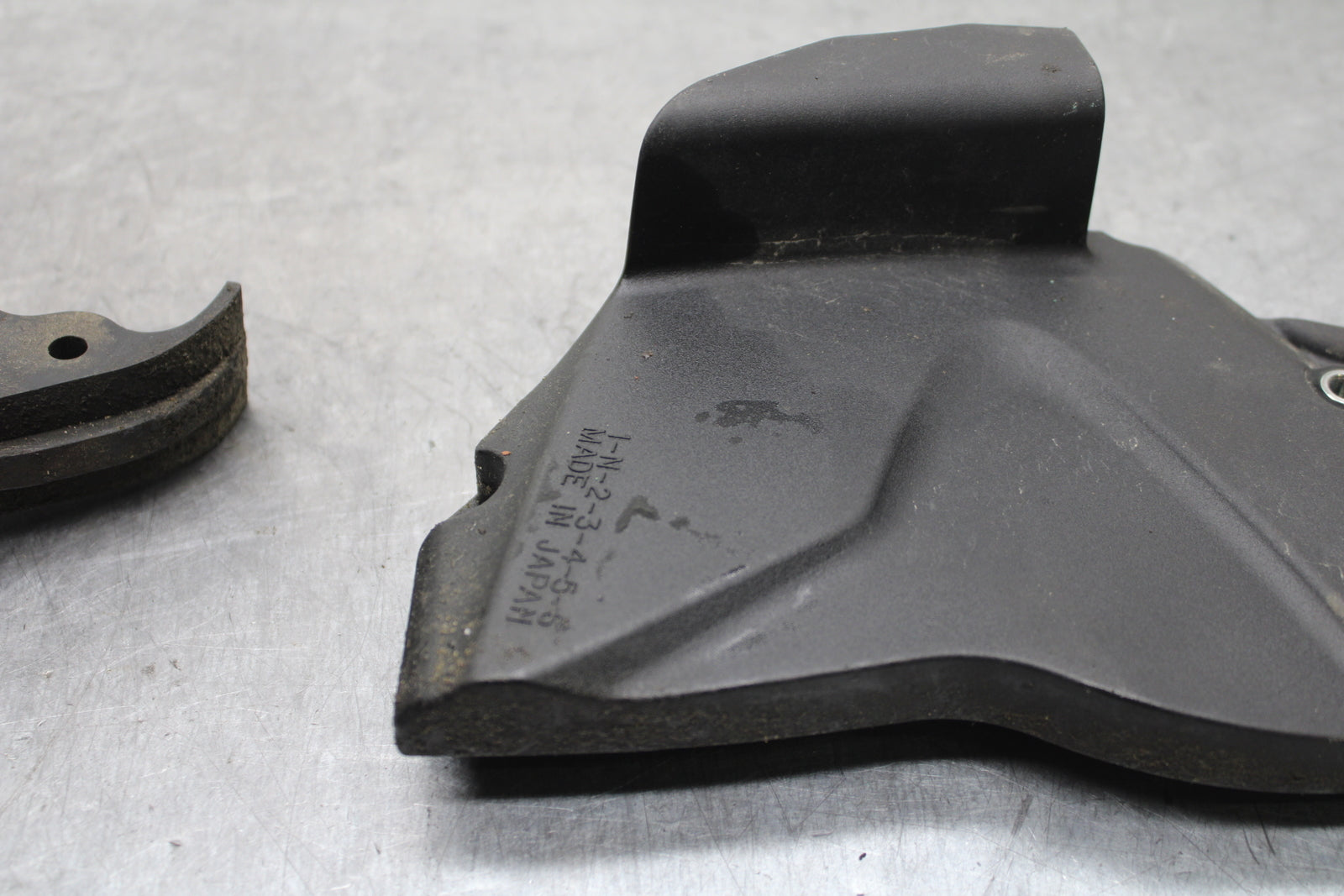09-14 YAMAHA YZF R1 ENGINE SPROCKET COVER BB119