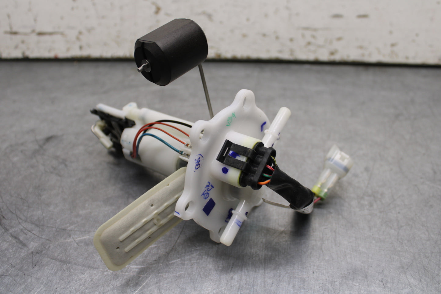 17-24 KTM 390 DUKE FUEL PUMP GAS PETROL SENDER UNIT BB734