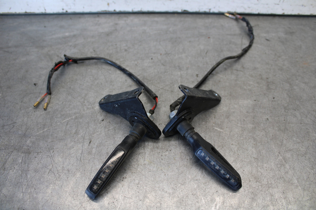 08-16 YAMAHA YZF R6 AFTERMARKET REAR LEFT RIGHT TURN SIGNALS BB665