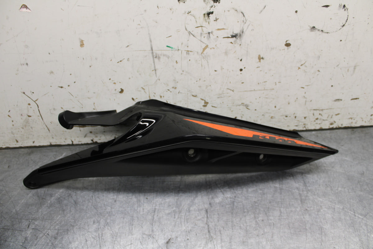 17-24 KTM 390 DUKE LEFT REAR BACK TAIL FAIRING COWL SHROUD BB734