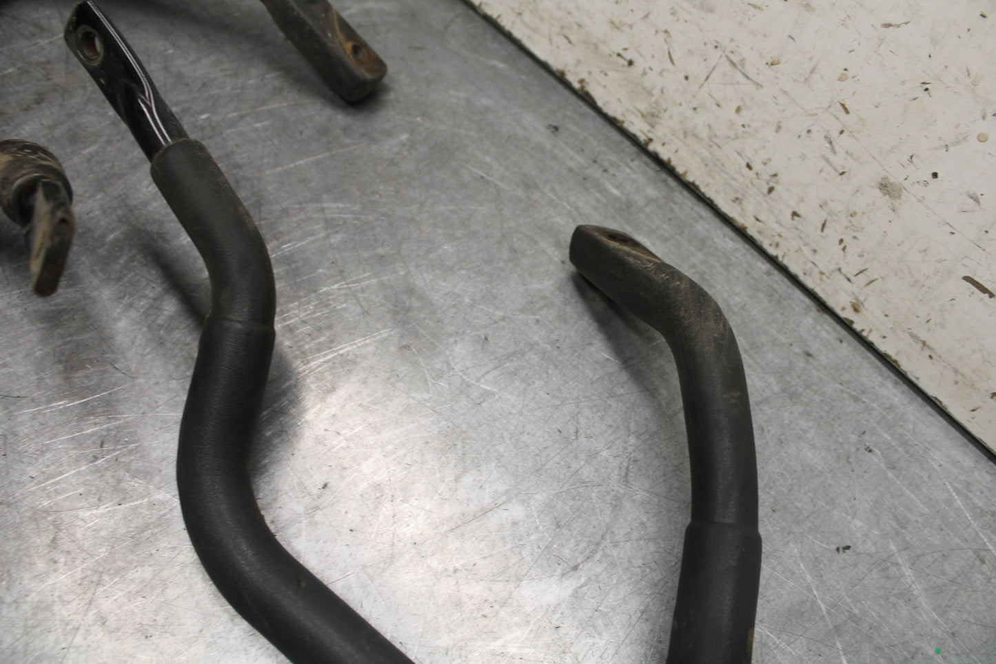05-06 YAMAHA ROYAL STAR PASSENGER REAR SEAT GRAB BAR HANDLE SET BB697