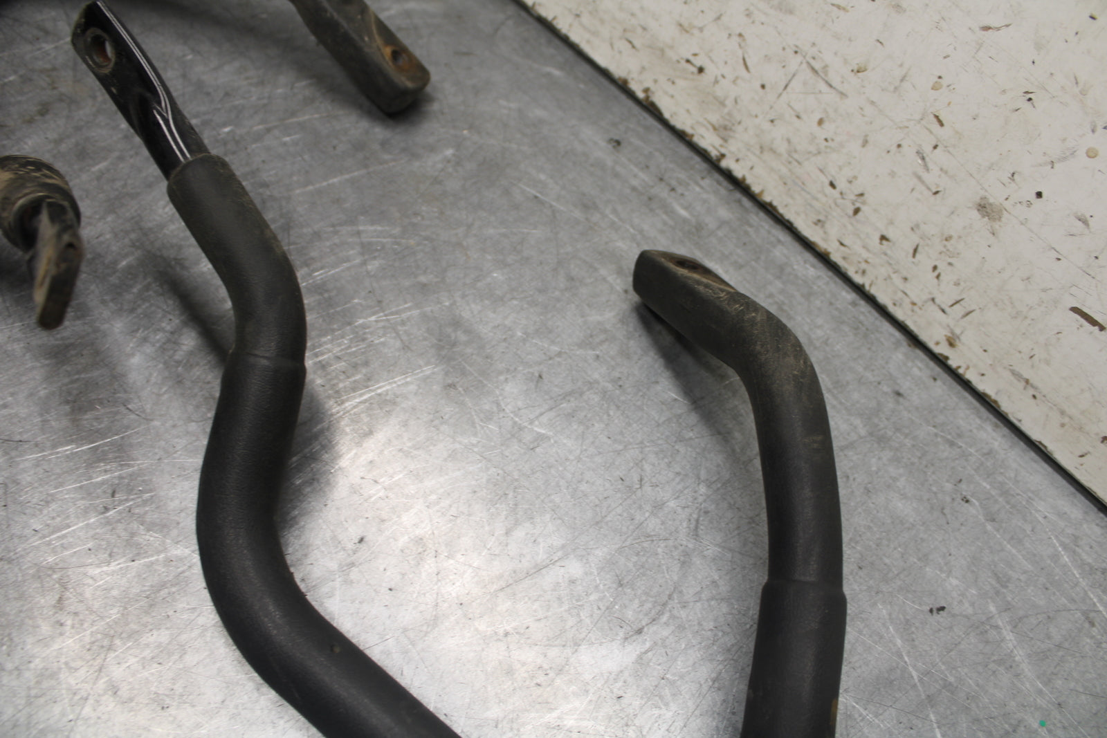 05-06 YAMAHA ROYAL STAR PASSENGER REAR SEAT GRAB BAR HANDLE SET BB697